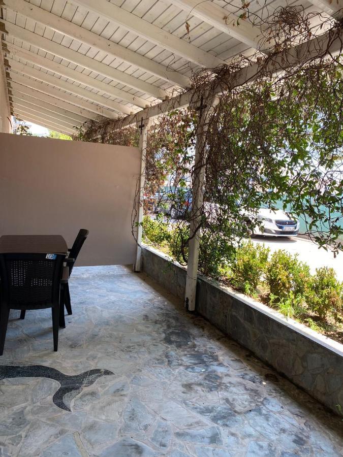 Eval Hotel Sarandë Exteriör bild