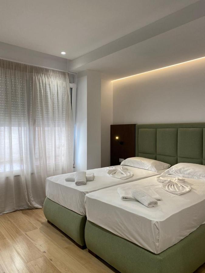Eval Hotel Sarandë Exteriör bild