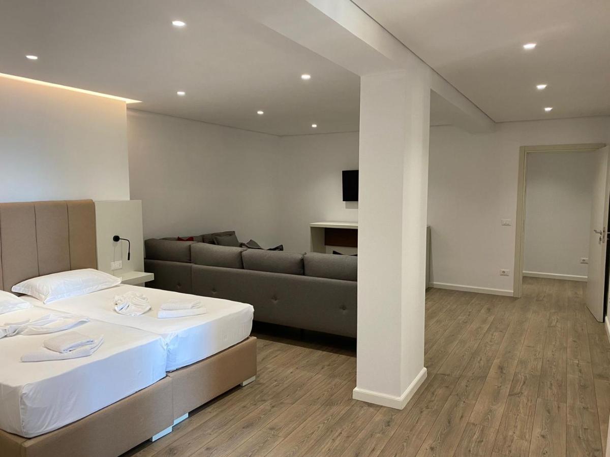 Eval Hotel Sarandë Exteriör bild