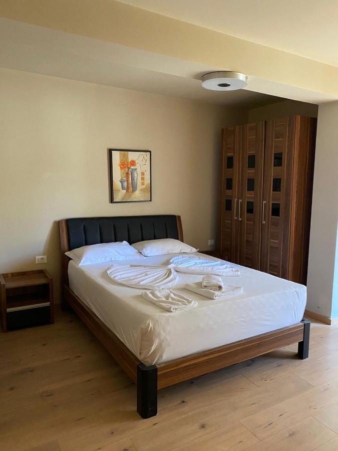 Eval Hotel Sarandë Exteriör bild