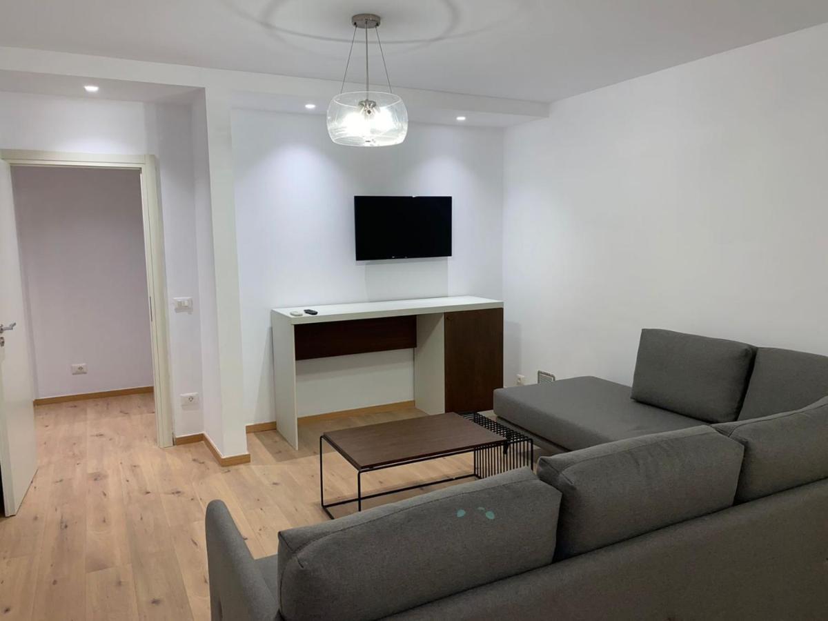 Eval Hotel Sarandë Exteriör bild