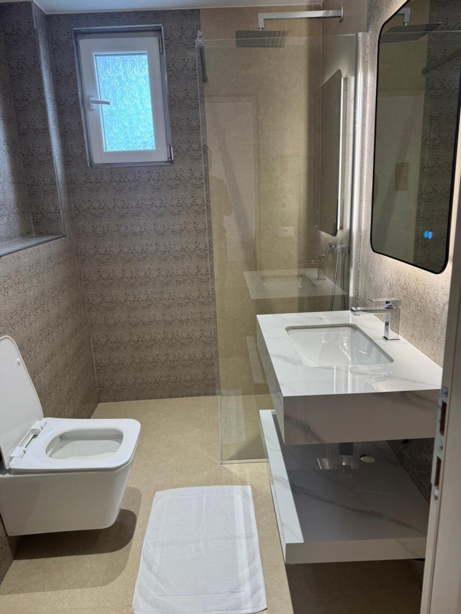 Eval Hotel Sarandë Exteriör bild