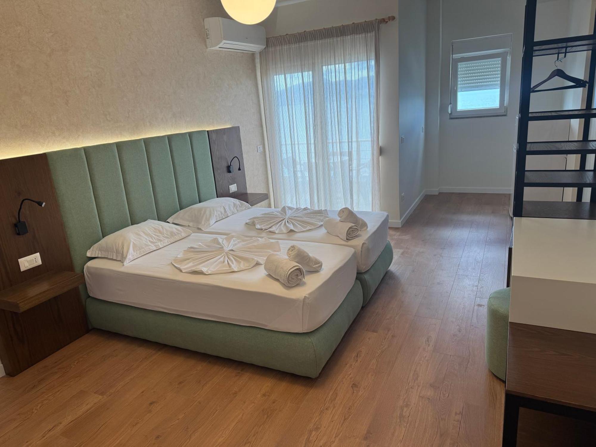Eval Hotel Sarandë Exteriör bild